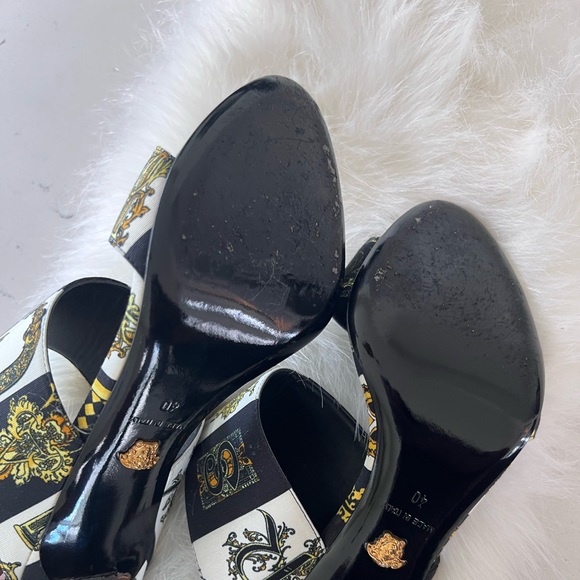 VERSACE BAROQUE TEXTILE SANDALS In GOLD and BLACK 40 - Picture 8 of 10